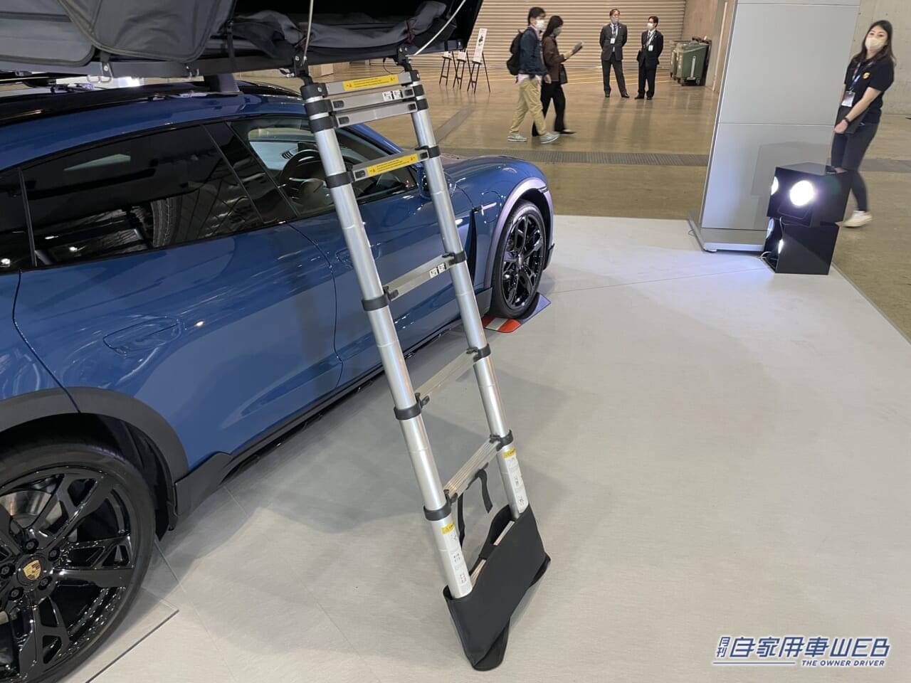 |ポルシェがキャンプ仕様に! ルーフテントは大人2人が寝られる広さ!
