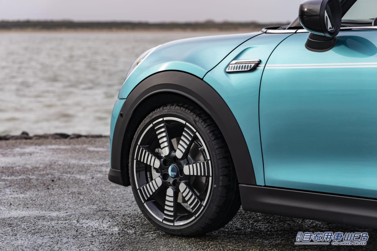 |カリビアン・アクアのボディがオシャレ!MINIコンバーチブル生誕30周年記念の限定車がデビュー