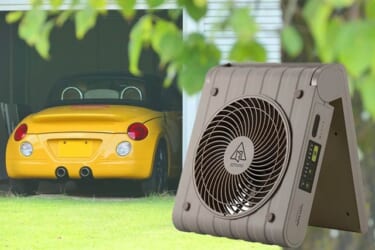 ガレージで使うのにもちょうどいい!ソーラーパネルで蓄電できる防水ファン!普段使いも災害時も、アウトドアにも最適