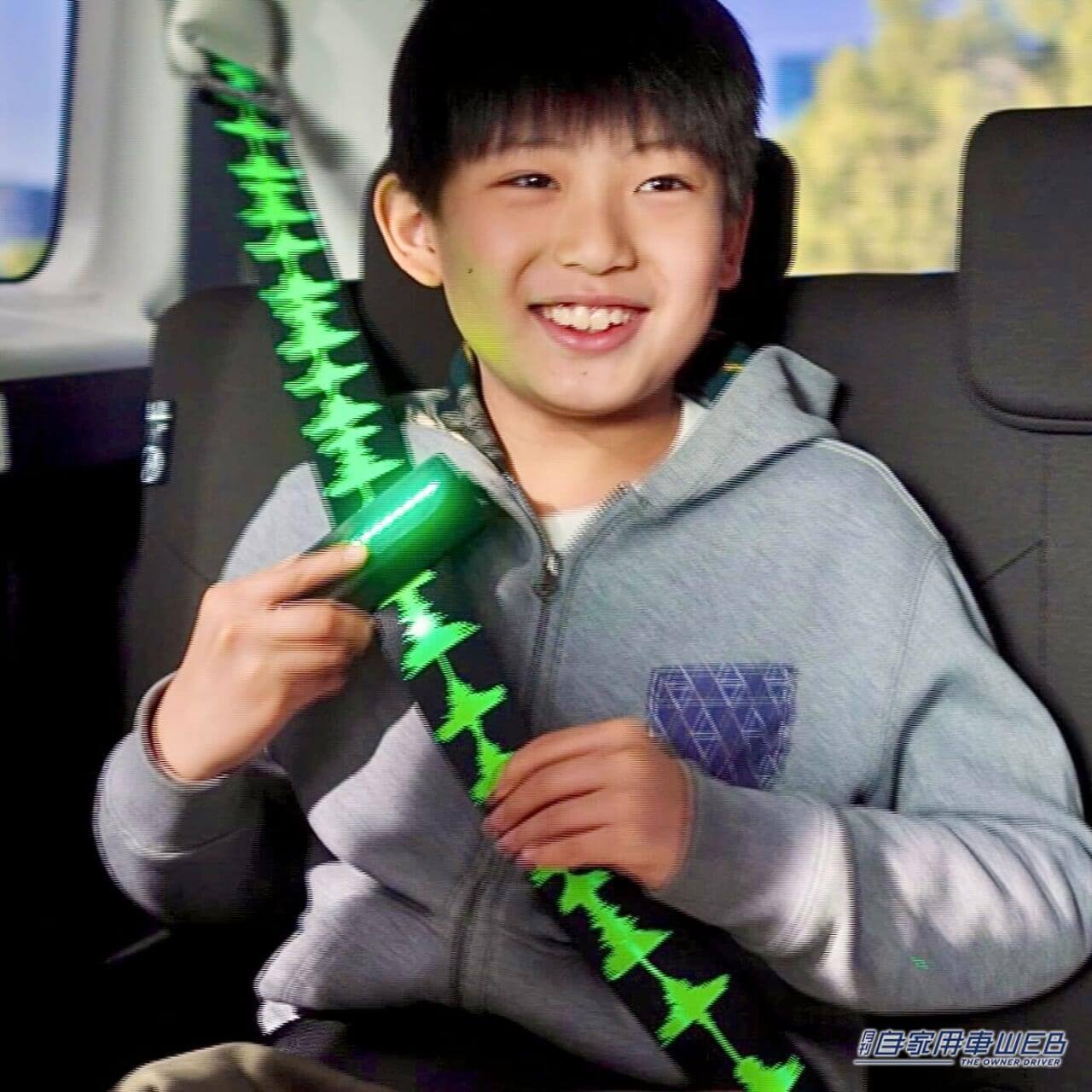 |ギターが! カメレオンが! パンツ一丁のクマが! シートベルトになっちゃった!?