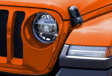 街中はもちろん、本格オフローダーとしてのパフォーマンスも抜群! ジープの限定車 「Jeep Wrangler Unlimited Sahara Power Top」が発売へ