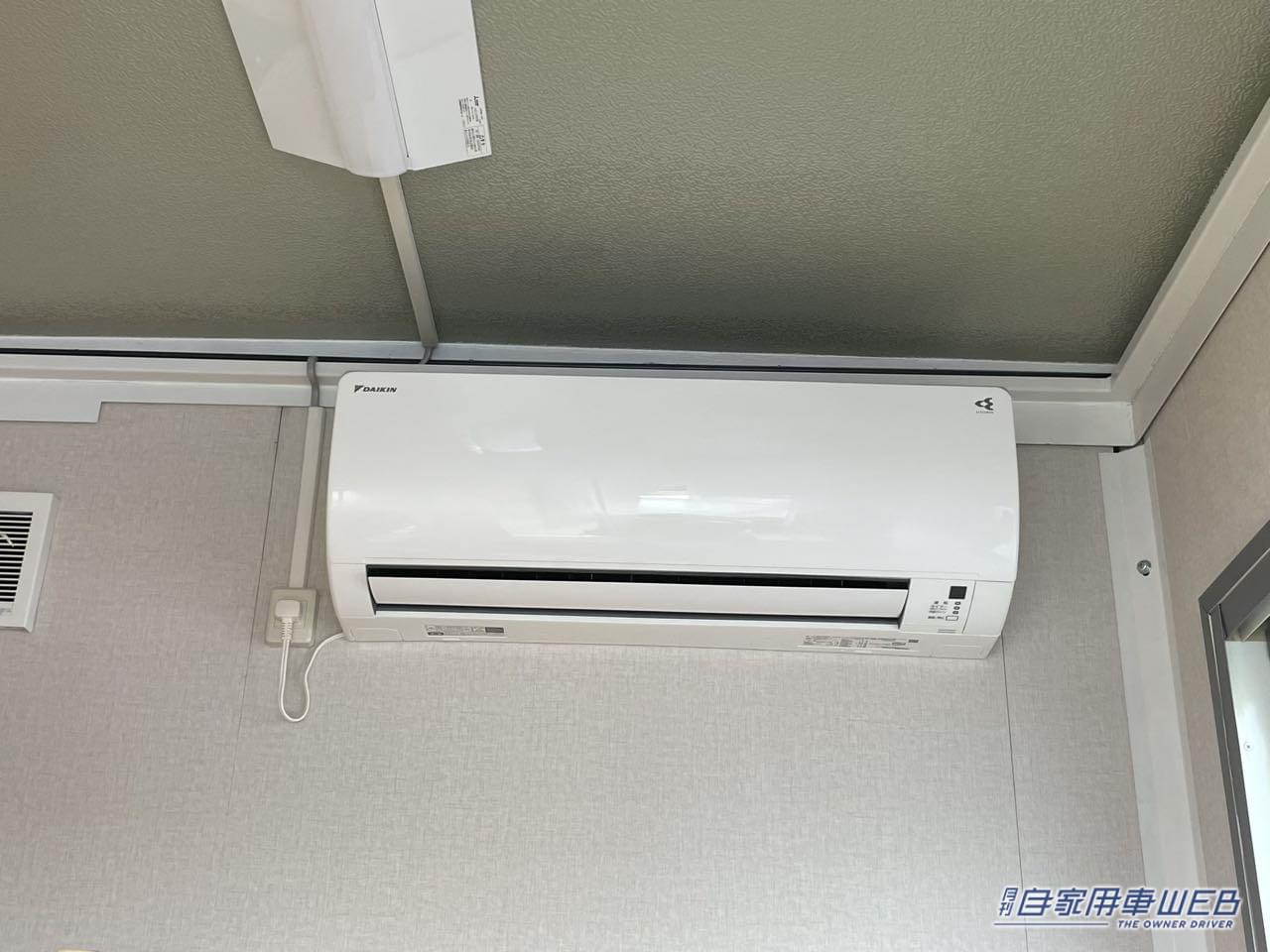 |トレーラーハウス「Sral Me」牽引できる部屋には机・椅子・ベッド・エアコンも完備!