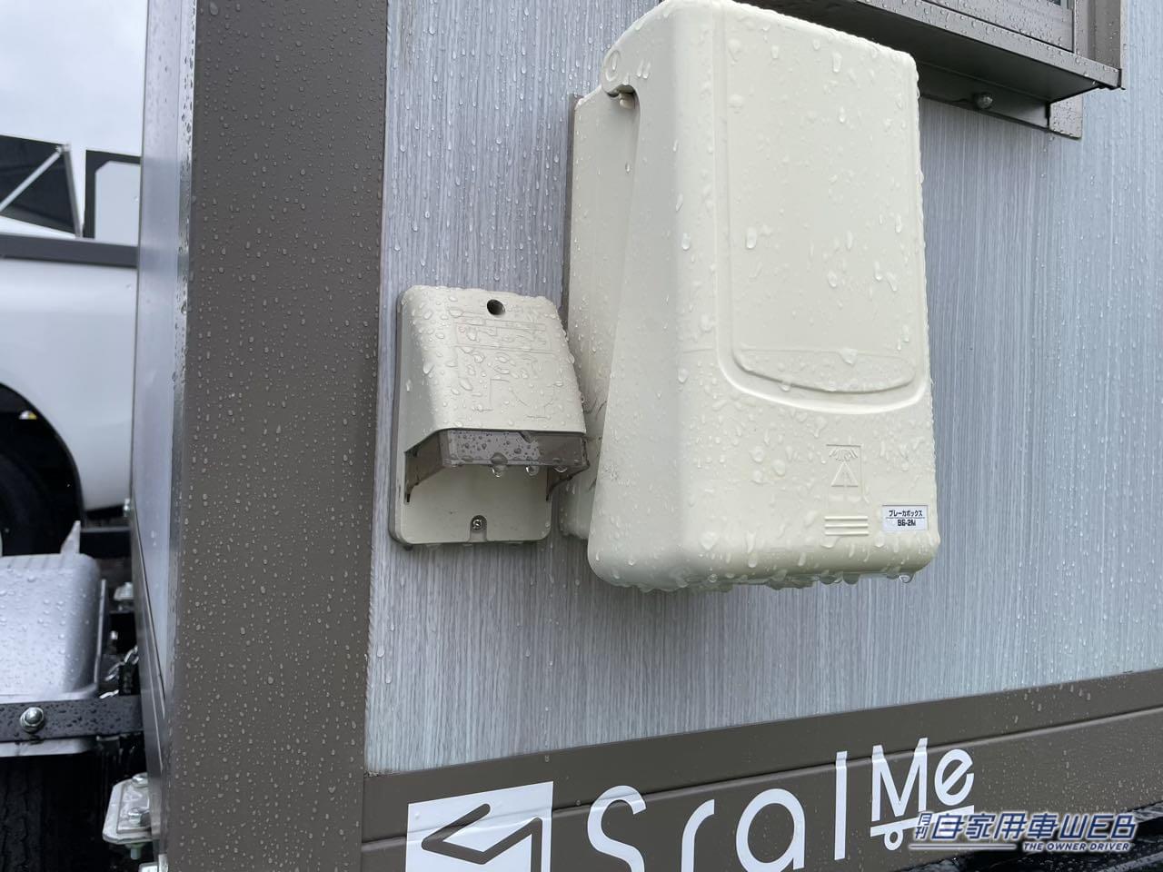 |トレーラーハウス「Sral Me」牽引できる部屋には机・椅子・ベッド・エアコンも完備!