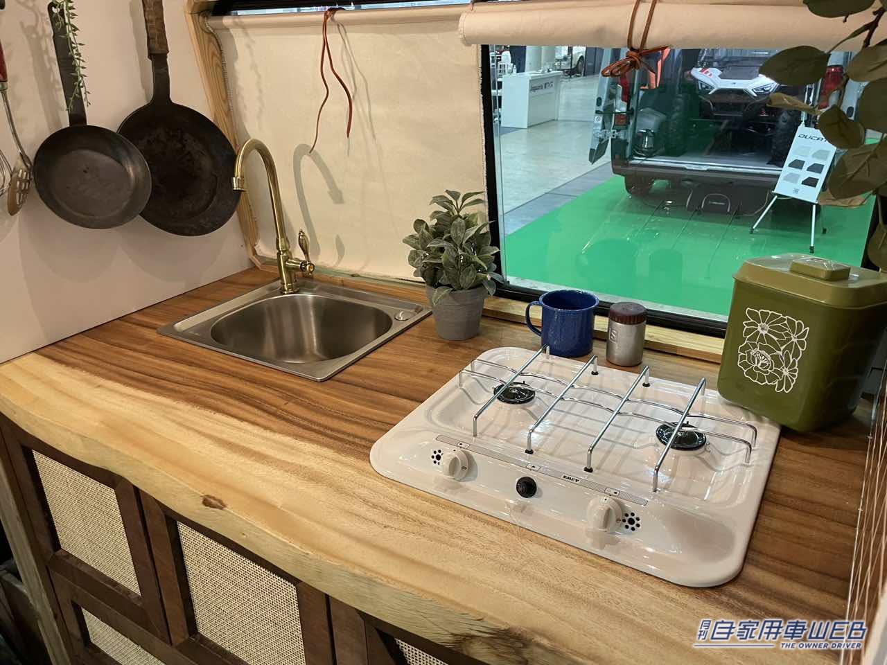 |メルセデス・ベンツ トランスポーター310Dのキャンピングカーが超オシャレ!