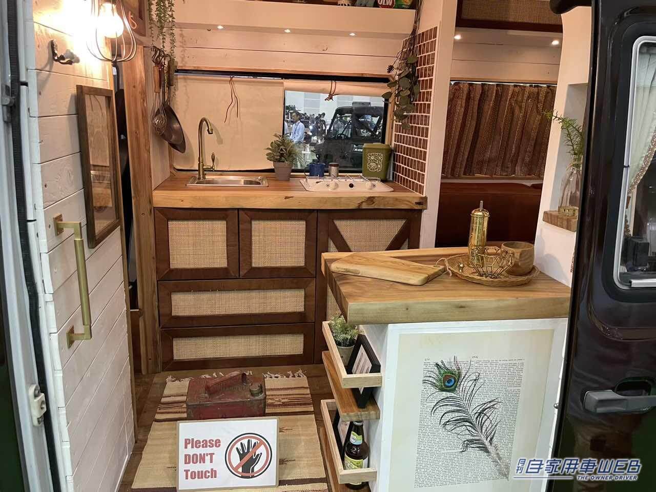 |メルセデス・ベンツ トランスポーター310Dのキャンピングカーが超オシャレ!