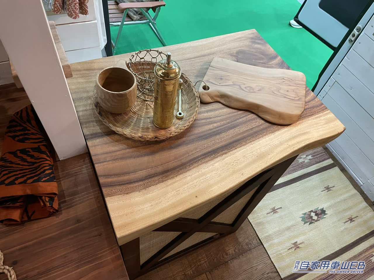 |メルセデス・ベンツ トランスポーター310Dのキャンピングカーが超オシャレ!