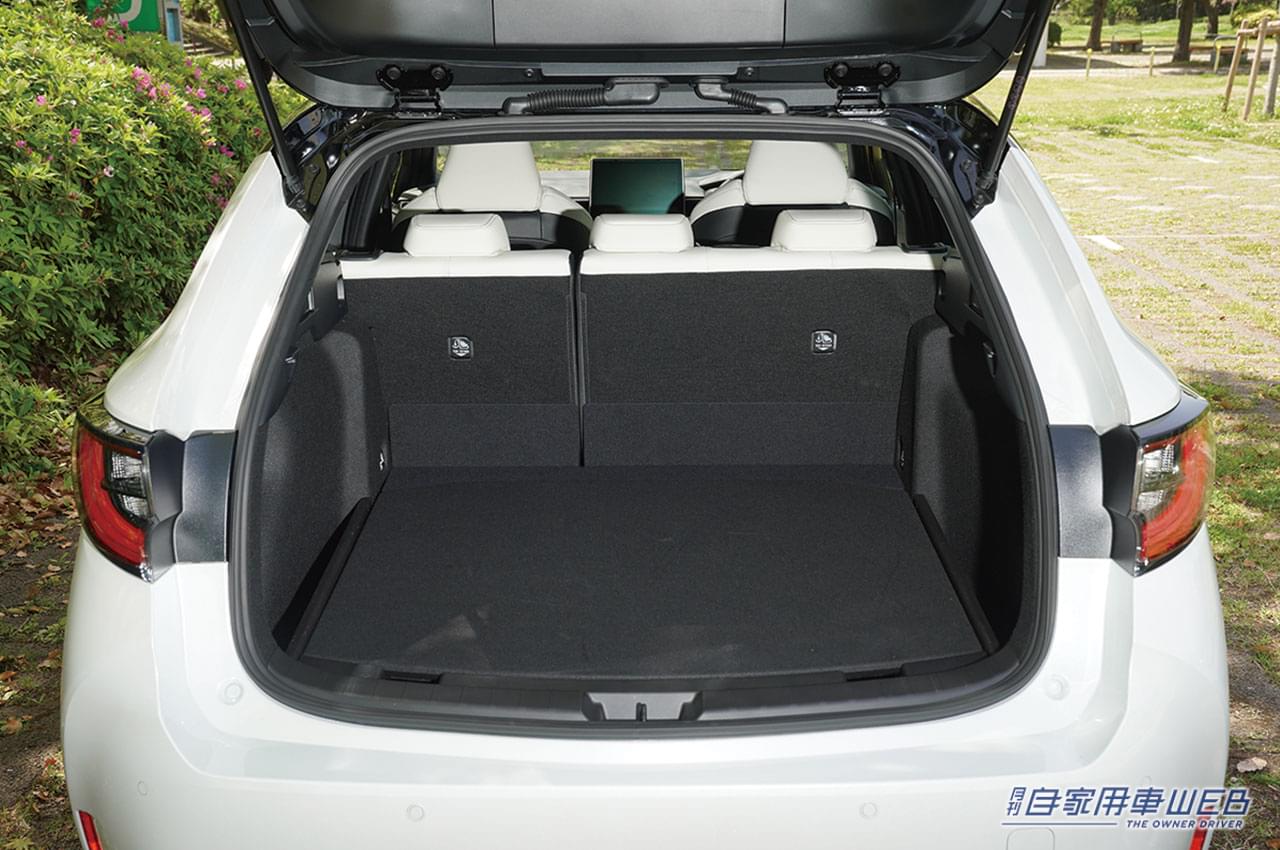 |まるも亜希子の「家族のクルマ選び!」ラゲッジは最大奥行き1,935mm!長い荷物もしっかり詰める【トヨタ カローラツーリング】