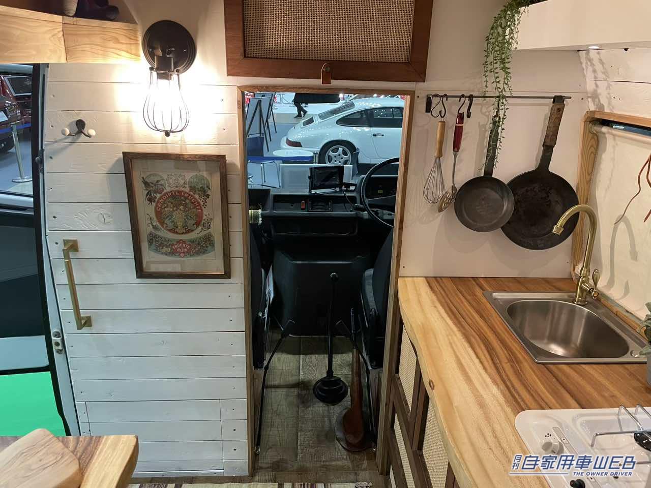 |メルセデス・ベンツ トランスポーター310Dのキャンピングカーが超オシャレ!