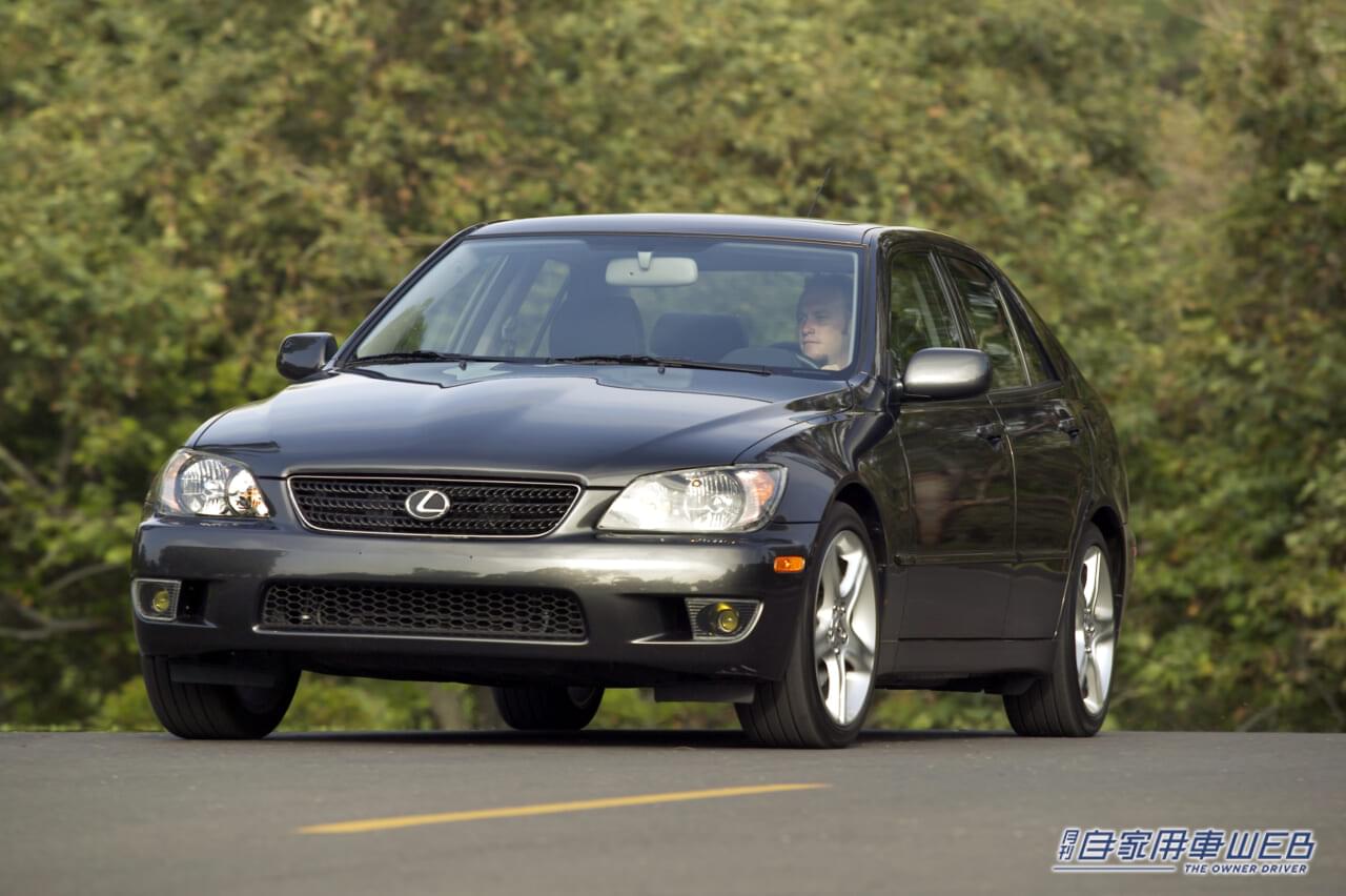 レクサス IS300(2005)|海外メーカーに衝撃を与え「空前の大ヒット」を記録。レクサスを語る際に外せないモデルたちに注目。