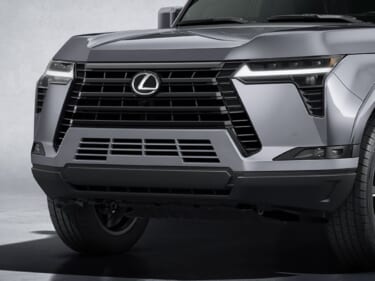 次期「ランドクルーザープラド」が見えた!? レクサス新型「GX」のオフローダーらしいタフなプロポーション