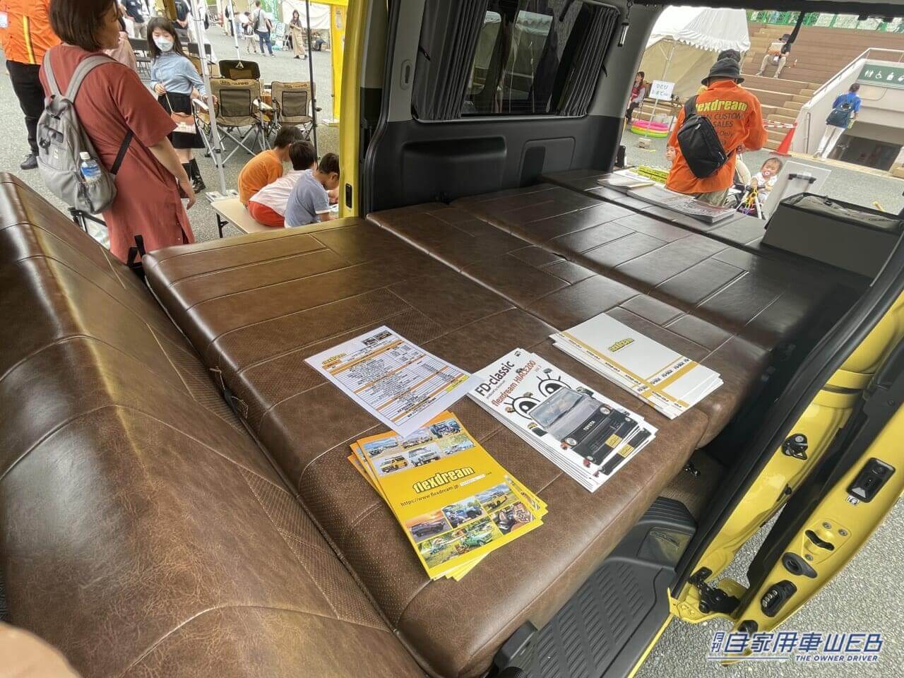 |車内の広さで選ぶならコレ! レザー調のシートがオシャレなハイエースのキャンパー