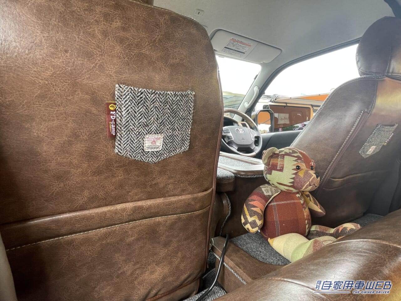 |車内の広さで選ぶならコレ! レザー調のシートがオシャレなハイエースのキャンパー