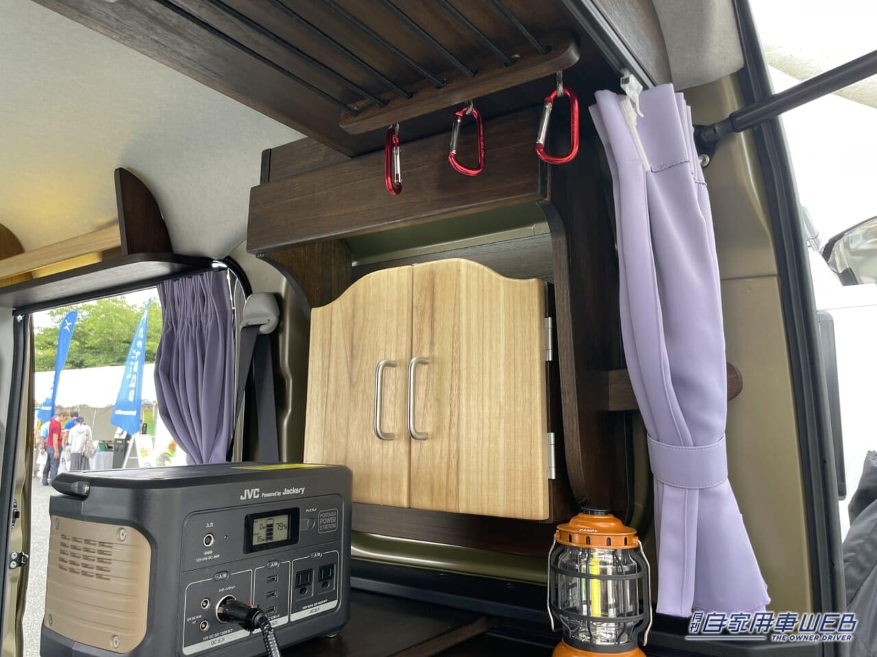 |フリップダウンディスプレイも備えたダイハツ アトレーの軽キャンパー! ソロ活にはピッタリだ