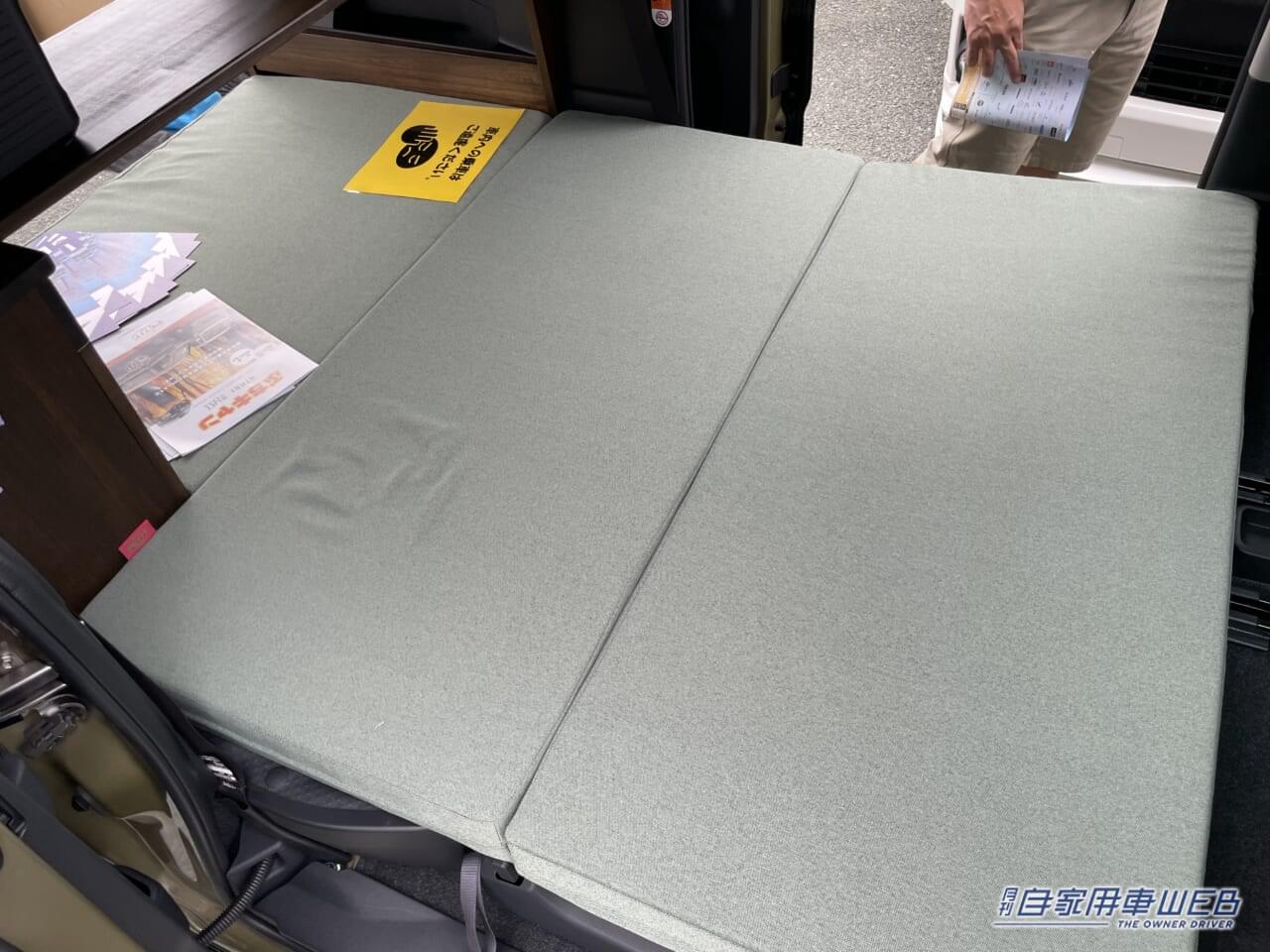 |フリップダウンディスプレイも備えたダイハツ アトレーの軽キャンパー! ソロ活にはピッタリだ