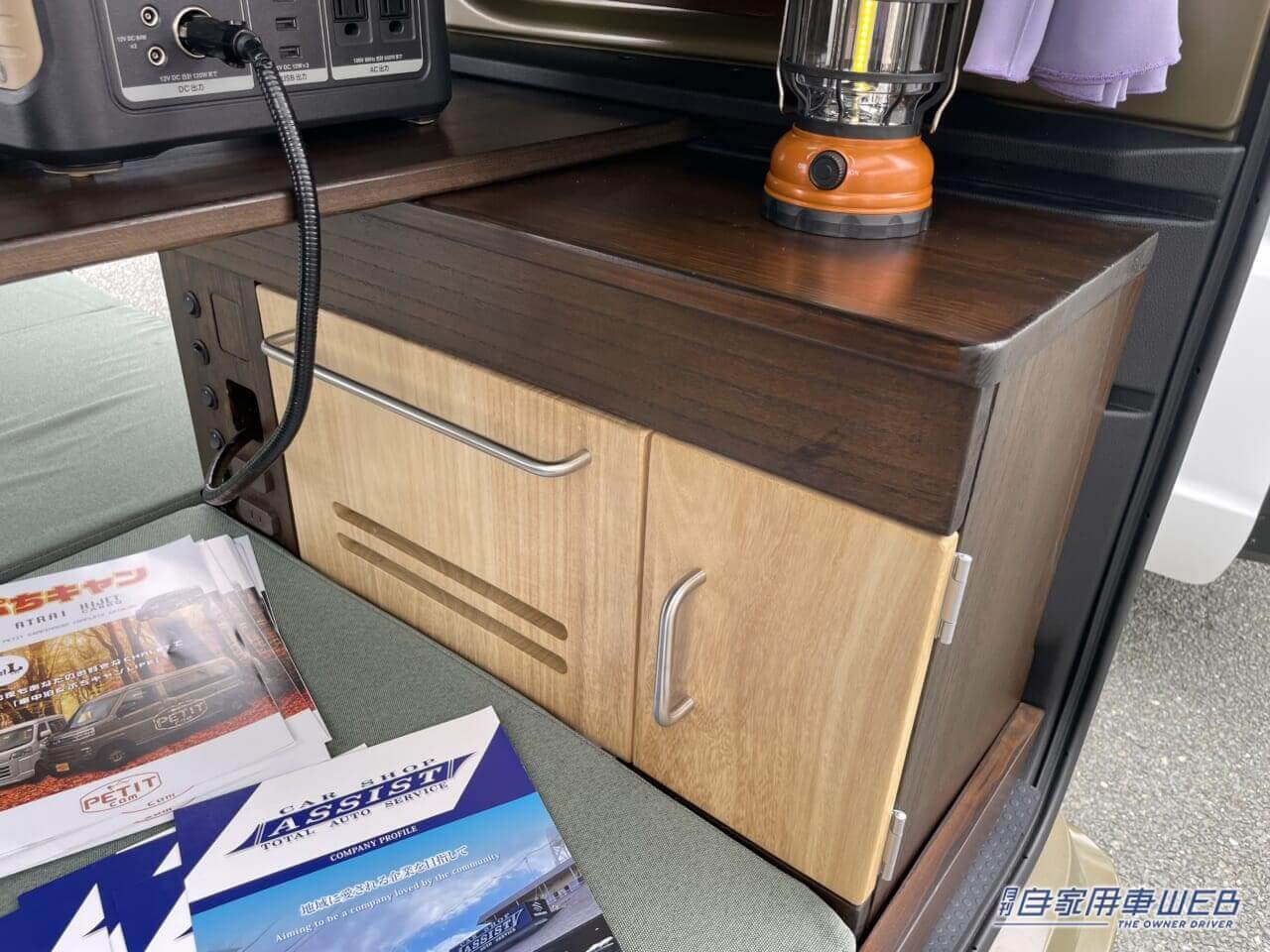 |フリップダウンディスプレイも備えたダイハツ アトレーの軽キャンパー! ソロ活にはピッタリだ