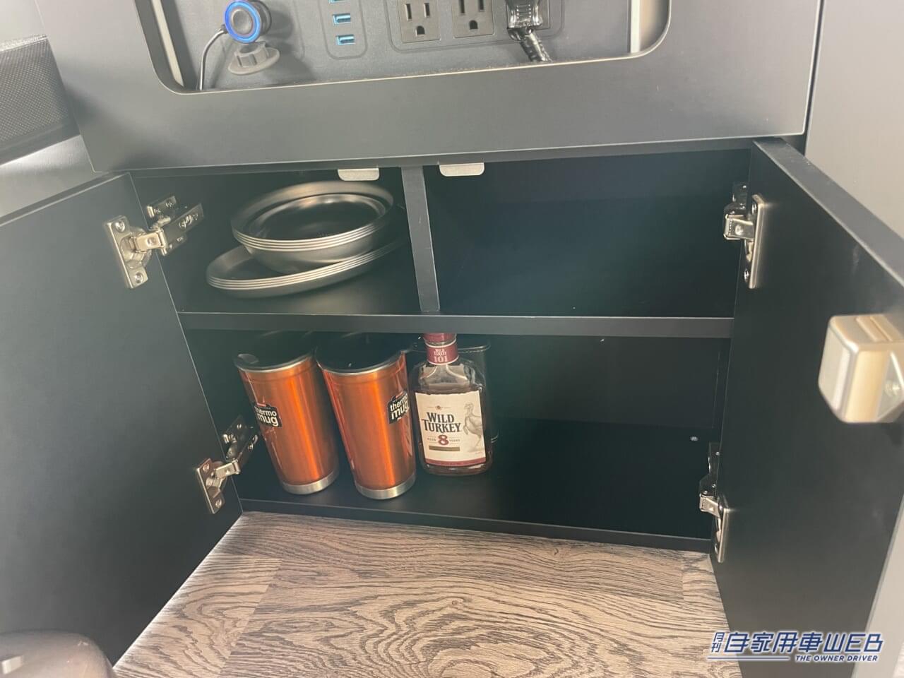 |「なにこの万能感」キャンパーの最終形か?もはや“反則”だろ。無骨なのにおしゃれ、タフなのに快適。