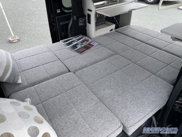 カスタムキャンピングカー|ダイハツ アトレー|ミニチュアクルーズ(岡モータース)|「家賃ゼロ、走る寝室」駅チカより魅力的。冷房・シャワー付き。もはや住める軽自動車!