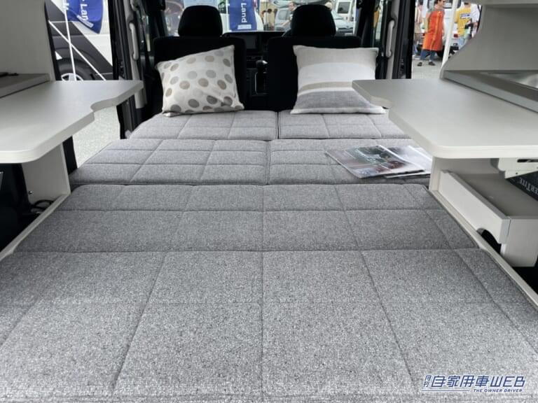 カスタムキャンピングカー|ダイハツ アトレー|ミニチュアクルーズ(岡モータース)|「家賃ゼロ、走る寝室」駅チカより魅力的。冷房・シャワー付き。もはや住める軽自動車!