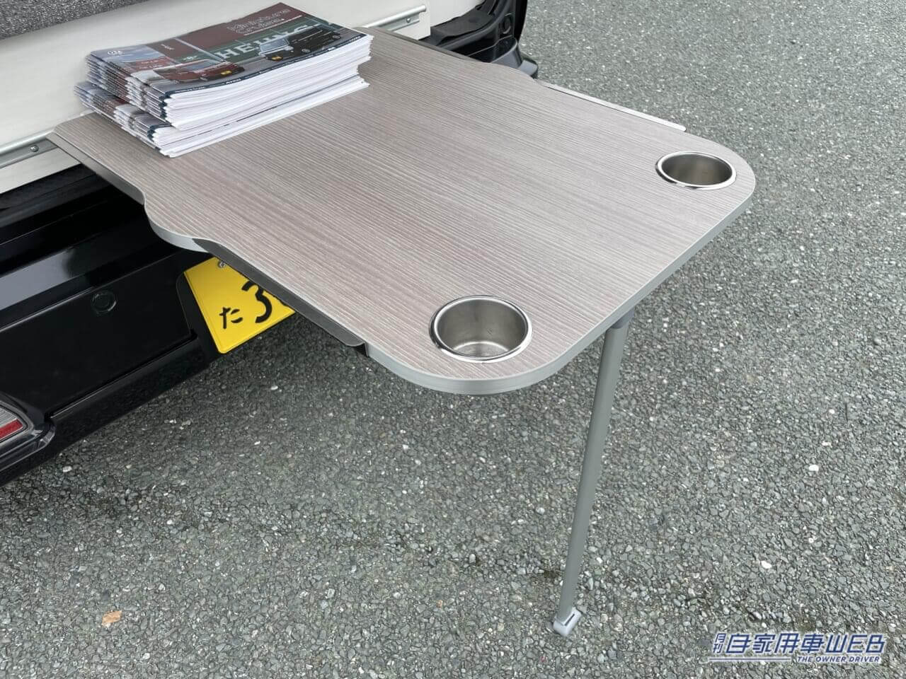 |「軽自動車だよね?」「巨大ソファだ…」もはや部屋。すごく広い空間が特徴的、ダイハツ・アトレーがベースの軽キャンパー