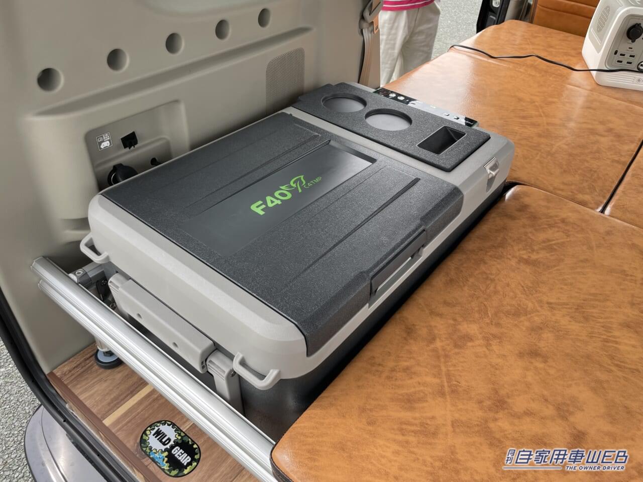 |レトロおしゃれな軽キャンパー! ブラックのスズキ エブリイをベースにこだわりカスタム