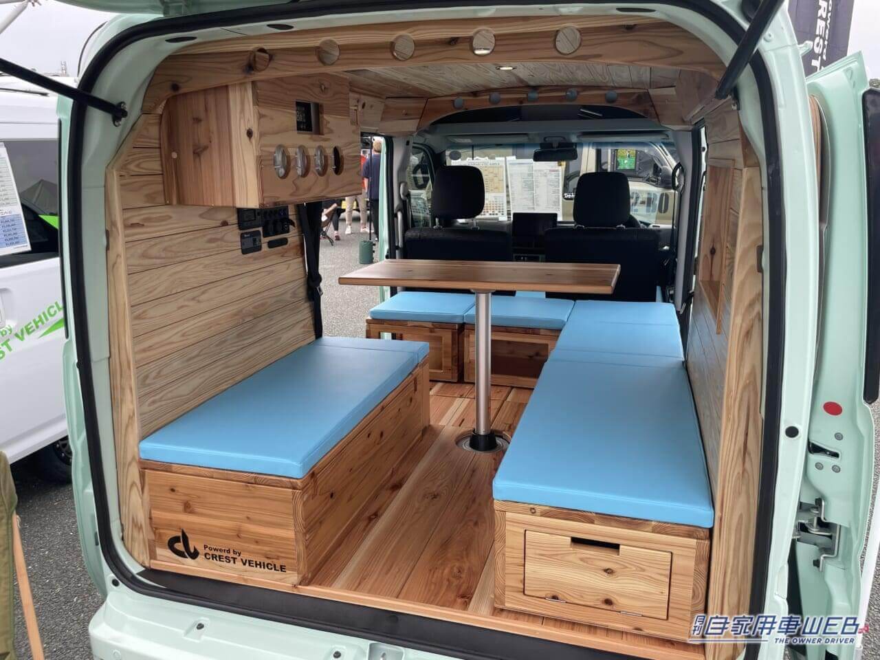 |「嘘でしょ、天井まで?」「軽バンとは思えない」天然木のボックスで遊べる軽キャンパー