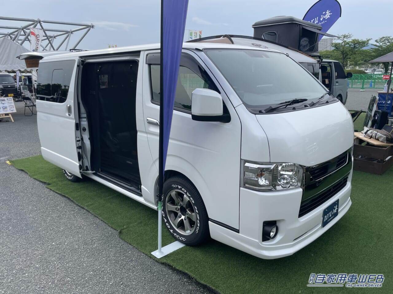 |付けっぱなしOKな絶対的便利アイテム! 蚊帳を装備したハイエースがベースのキャンパー