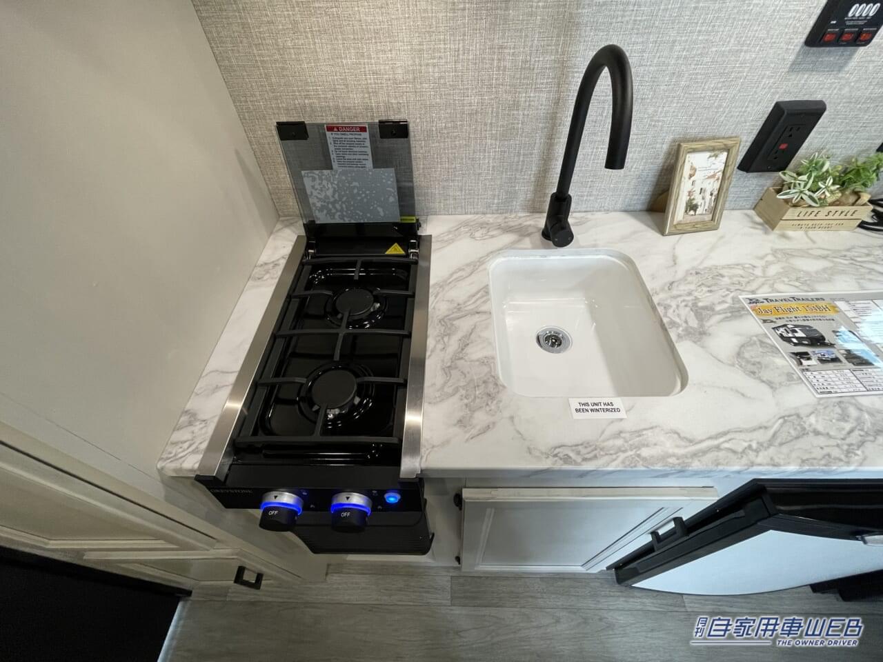 |走るワンルーム! 一人暮らしができそうなキャンピングトレーラー