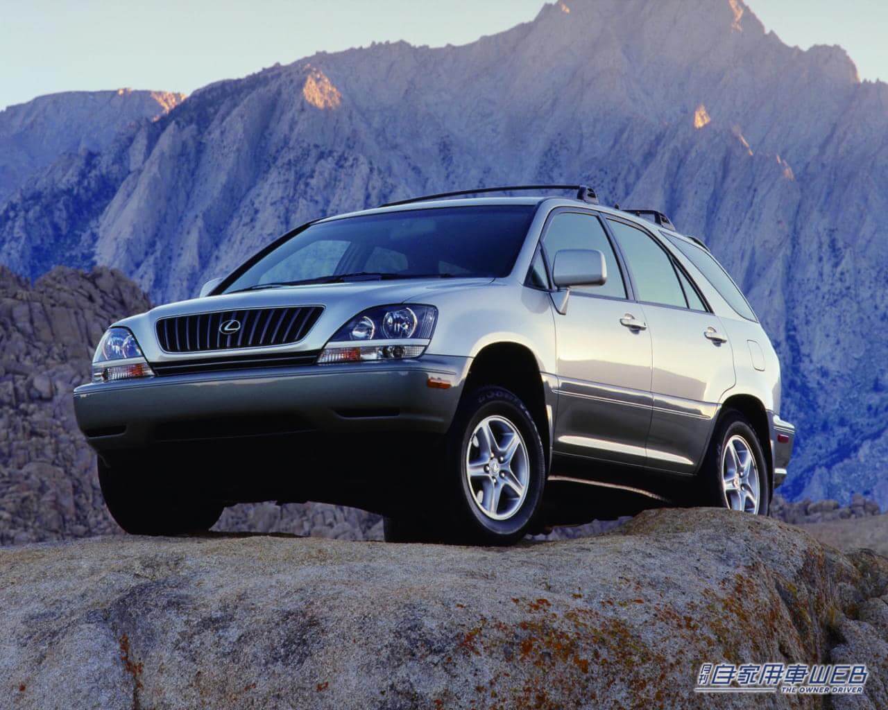 レクサス RX300(2000)|海外メーカーに衝撃を与え「空前の大ヒット」を記録。レクサスを語る際に外せないモデルたちに注目。