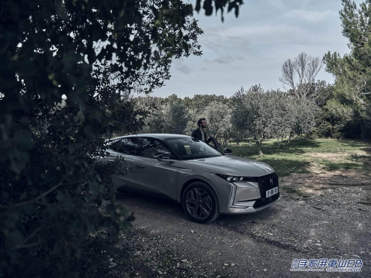 |年に1度、全モデル共通のテーマで展開する特別なモデル! 第一弾として「DS 4 / DS 7 Esprit de Voyage」の2台を発表