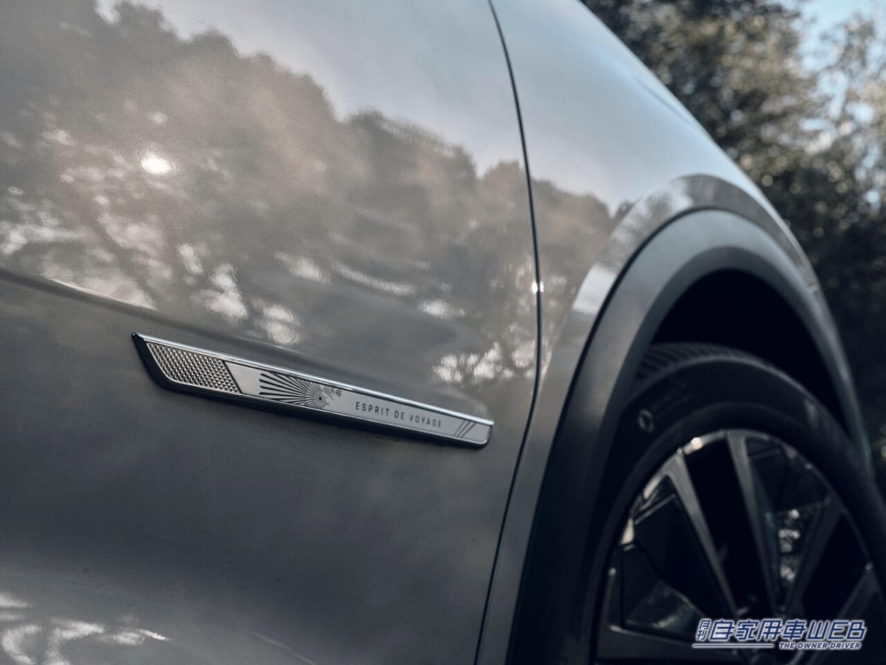 |年に1度、全モデル共通のテーマで展開する特別なモデル! 第一弾として「DS 4 / DS 7 Esprit de Voyage」の2台を発表