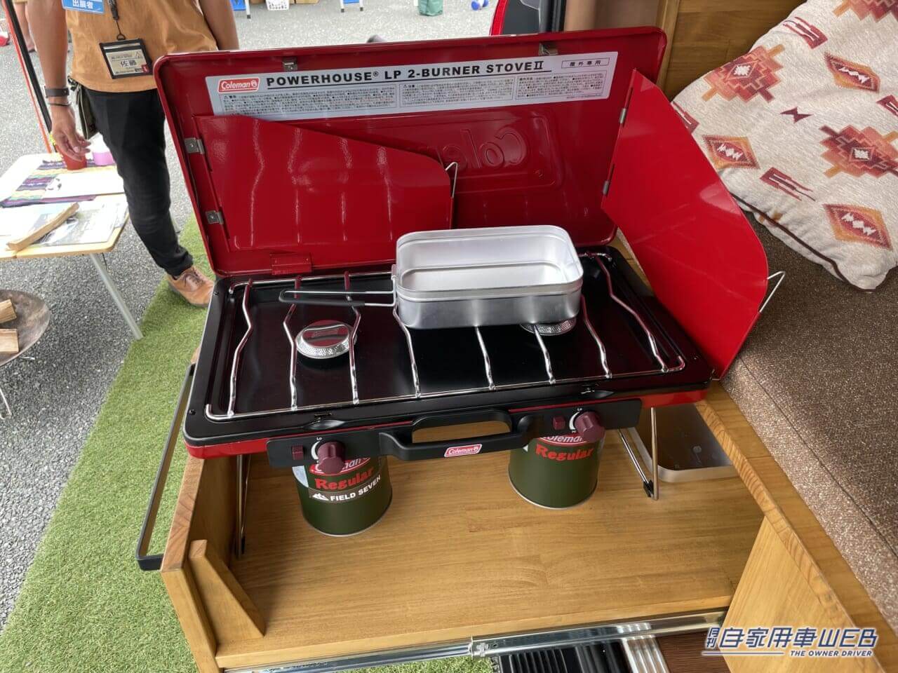 |美しい木目が特徴的! デイキャンプにもピッタリなハイエースベースのキャンパー