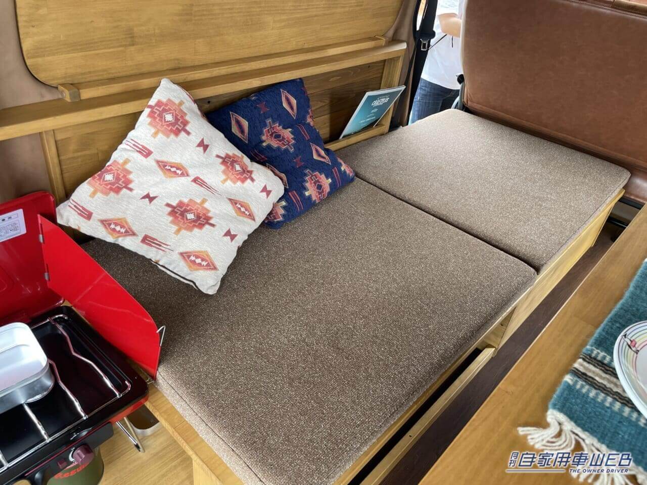 |美しい木目が特徴的! デイキャンプにもピッタリなハイエースベースのキャンパー