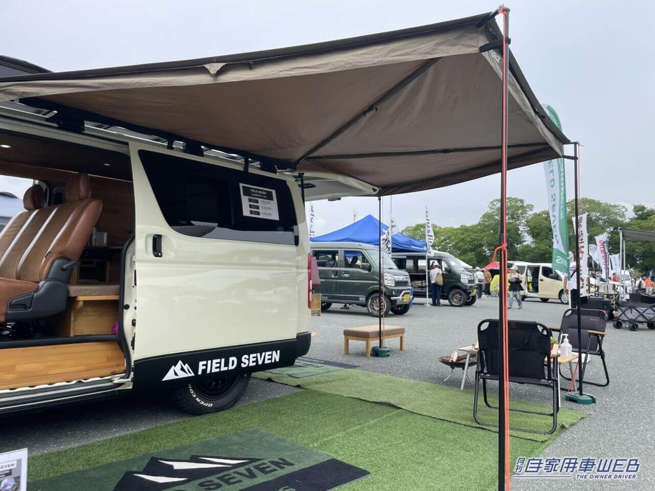 |美しい木目が特徴的! デイキャンプにもピッタリなハイエースベースのキャンパー