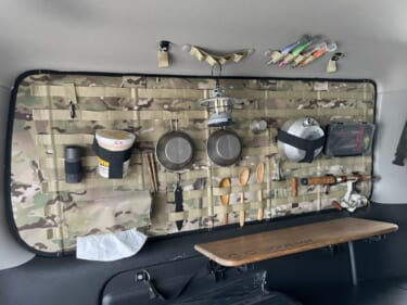 ここは盲点! デッドスペース活用で収納力アップした便利なキャラバン