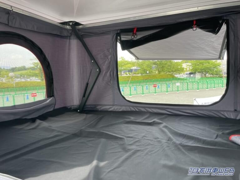 キャンピングカー|デリカD:5|Dキャンパー(グランドモーター)|「これ、家じゃん…」「車の中に部屋をつくる」という発想。どこでも行けて、泊まれる。“新しい日常”をつくるクルマ。