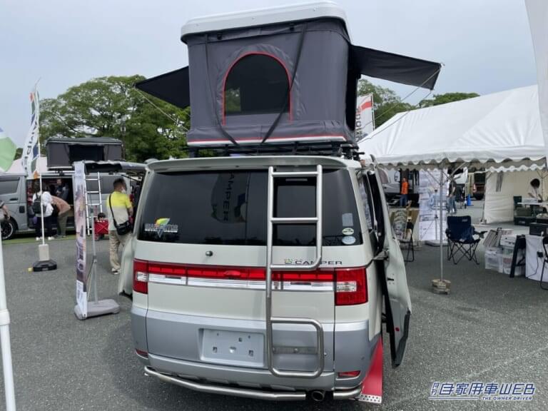 キャンピングカー|デリカD:5|Dキャンパー(グランドモーター)|「これ、家じゃん…」「車の中に部屋をつくる」という発想。どこでも行けて、泊まれる。“新しい日常”をつくるクルマ。