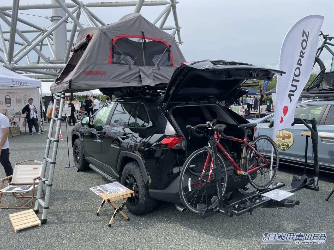 |ロードバイクとルーフテントを積載! YAKIMAのアイテムでカスタムされたトヨタRAV4がカッコいい