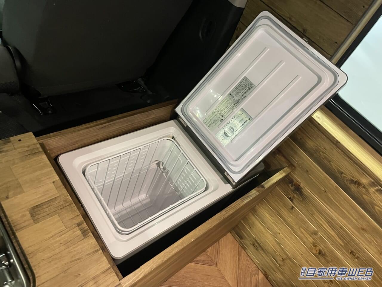 |キッチンスペースが伸びる! ログハウスのような雰囲気が魅力のハイエースがベースのキャンパー