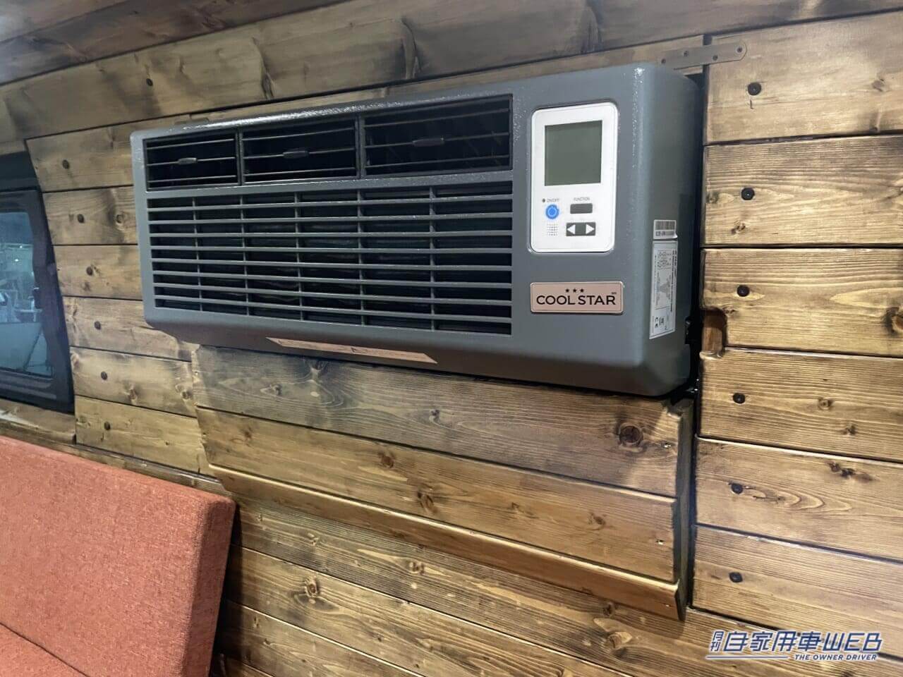 |キッチンスペースが伸びる! ログハウスのような雰囲気が魅力のハイエースがベースのキャンパー