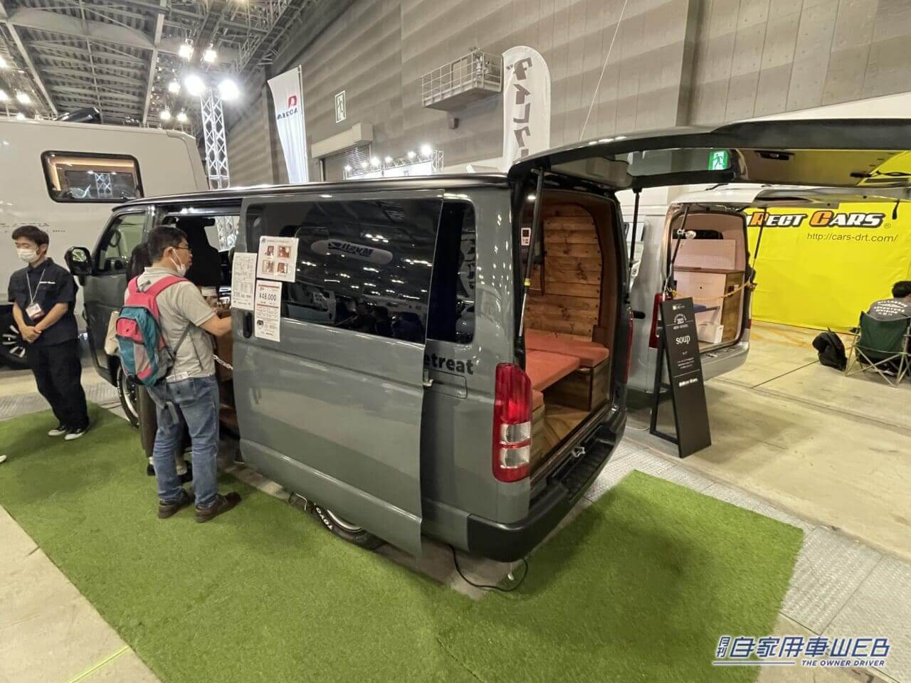 |キッチンスペースが伸びる! ログハウスのような雰囲気が魅力のハイエースがベースのキャンパー