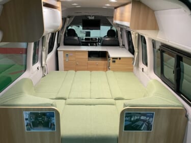 立派なソファーベッドが車内に! トヨタのハイエースがベースのキャンパー