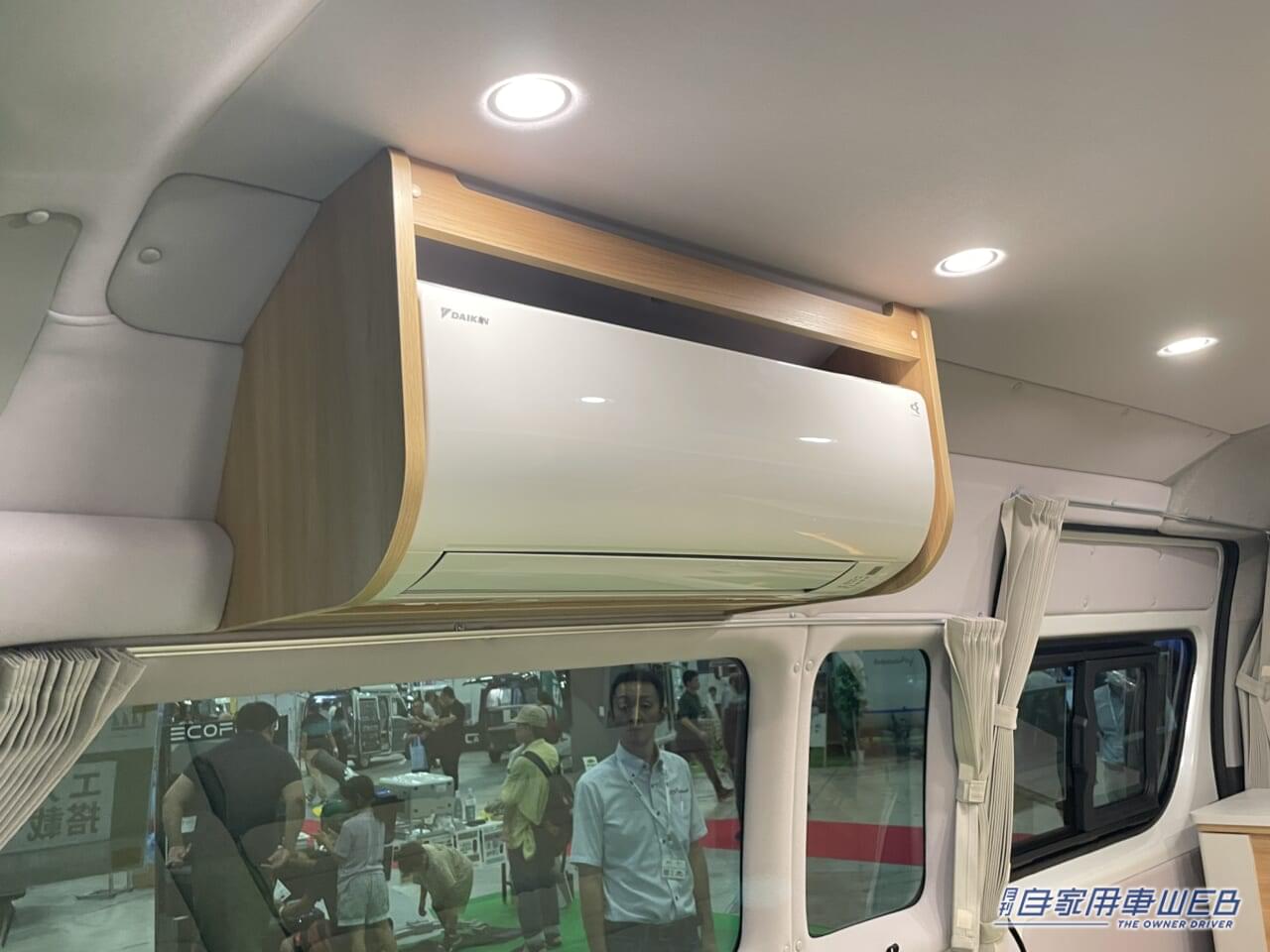 |立派なソファーベッドが車内に! トヨタのハイエースがベースのキャンパー