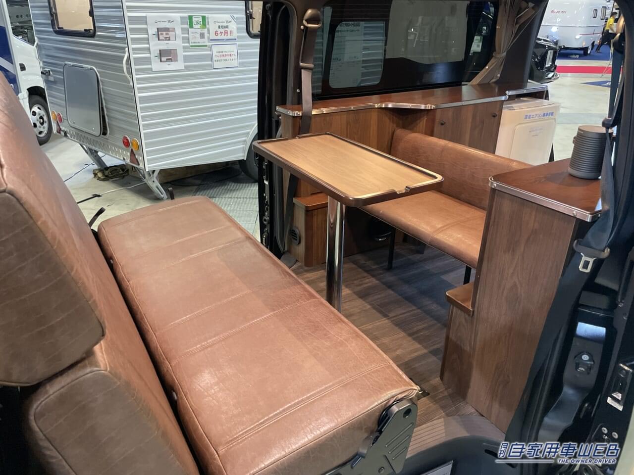 |車の中にラウンジルームを作ったらこんな感じ! トヨタのハイエースがベースのキャンパー