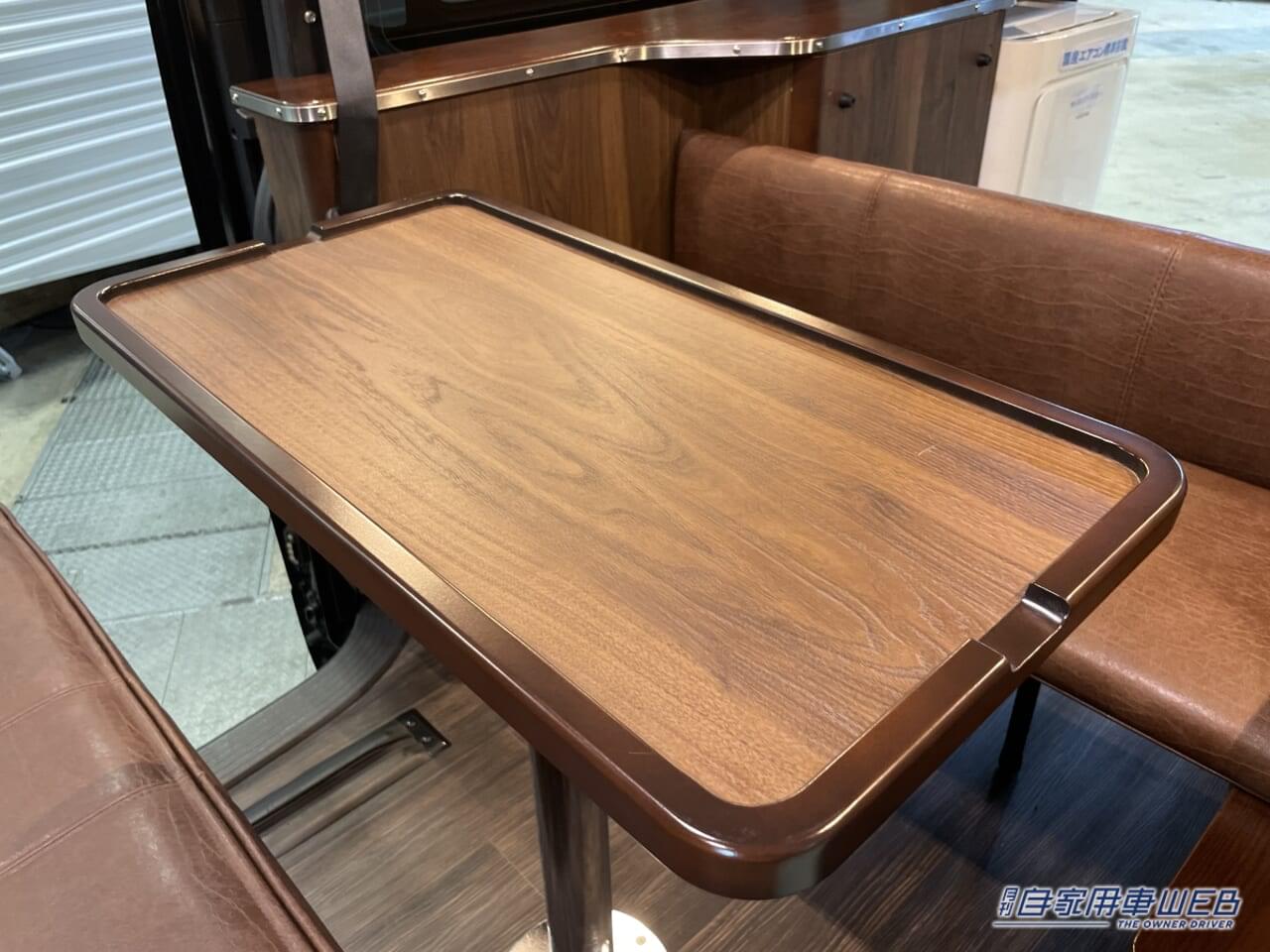 |車の中にラウンジルームを作ったらこんな感じ! トヨタのハイエースがベースのキャンパー