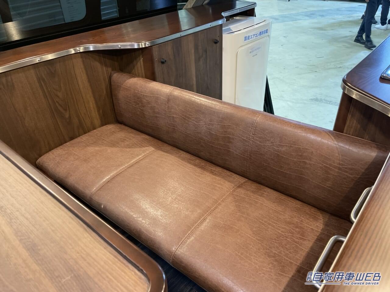 |車の中にラウンジルームを作ったらこんな感じ! トヨタのハイエースがベースのキャンパー