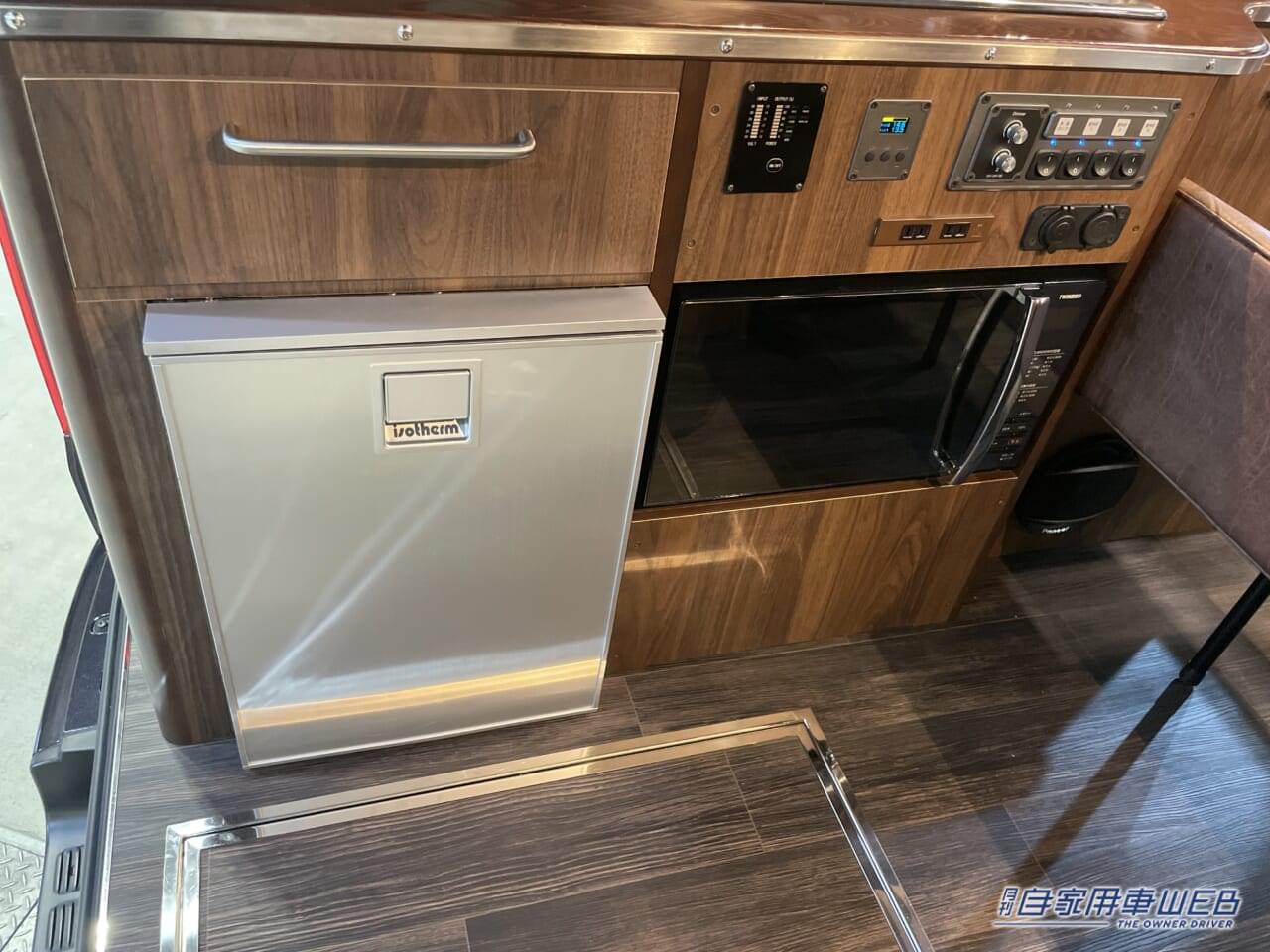 |車の中にラウンジルームを作ったらこんな感じ! トヨタのハイエースがベースのキャンパー