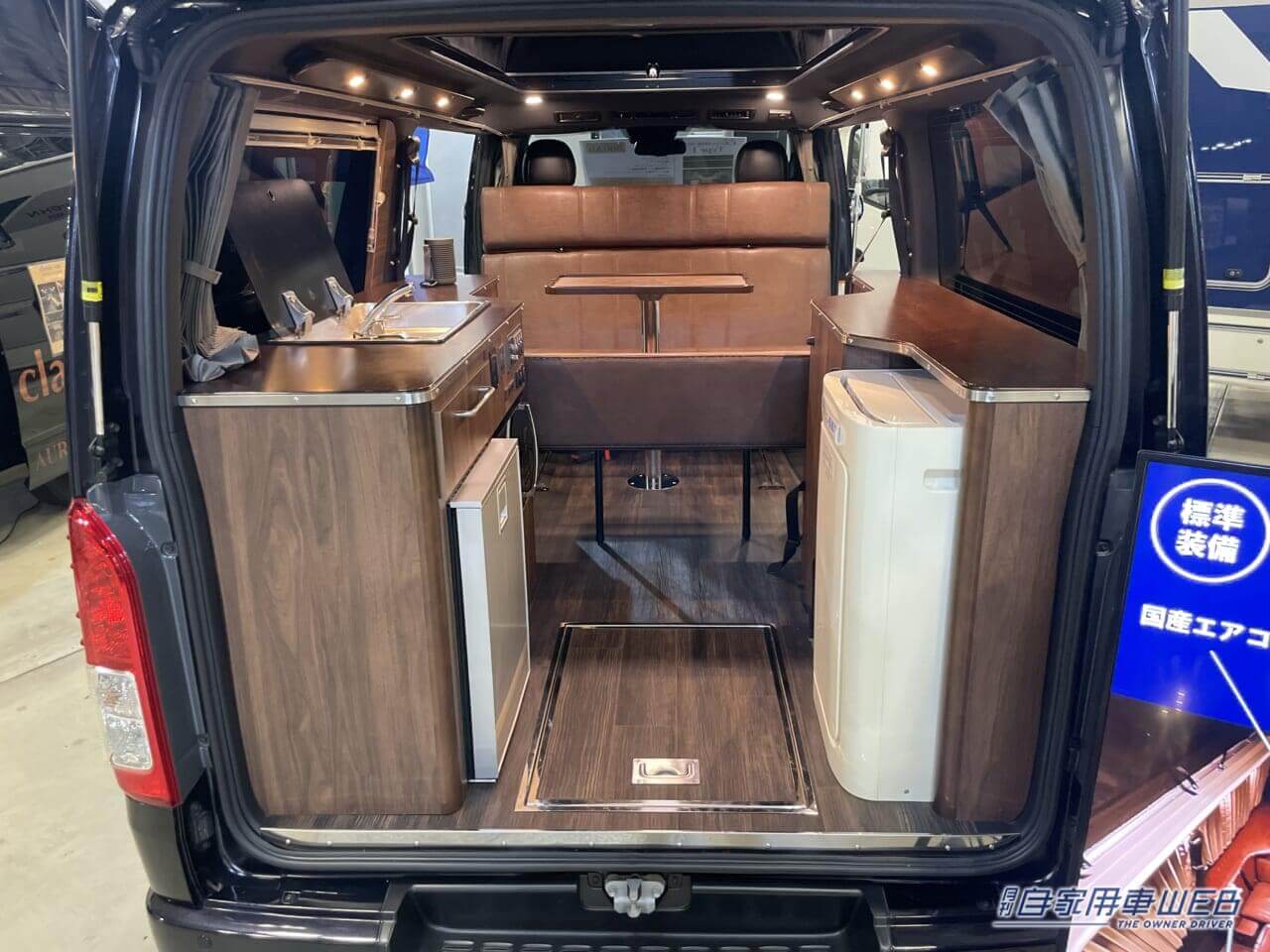 |車の中にラウンジルームを作ったらこんな感じ! トヨタのハイエースがベースのキャンパー