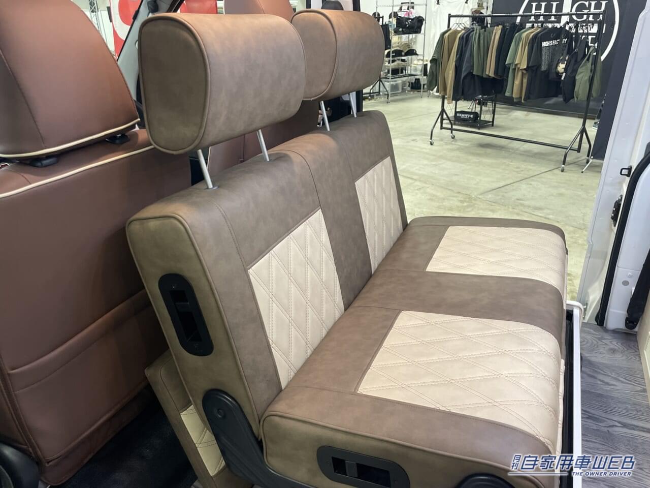 |斬新トヨタ車が「キャンピングカー」に大変身。山でも都会でも“ベストサイズ”で家電も使える。自走する小さな部屋に感動。