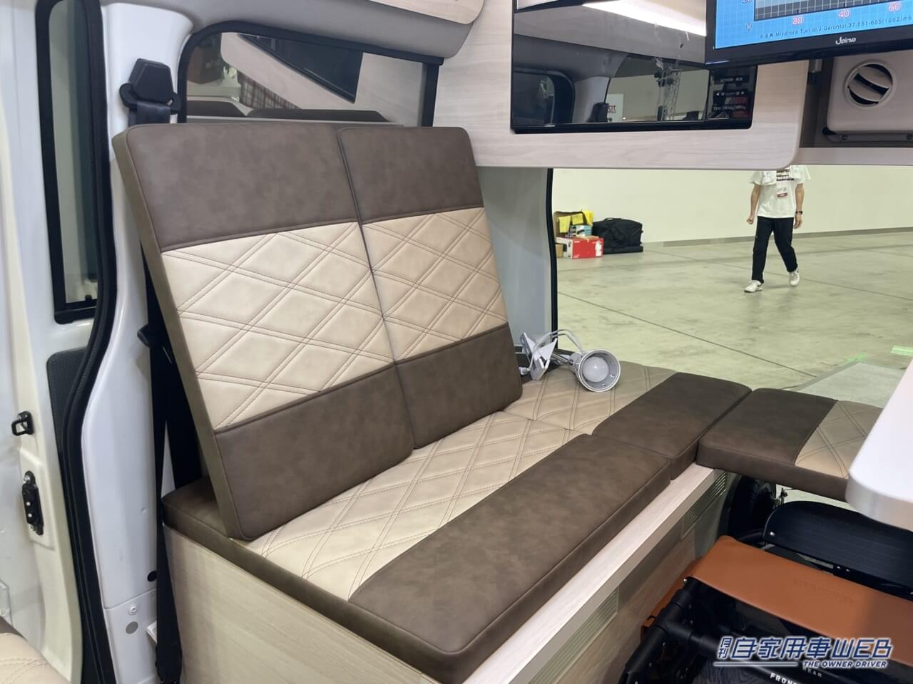 |斬新トヨタ車が「キャンピングカー」に大変身。山でも都会でも“ベストサイズ”で家電も使える。自走する小さな部屋に感動。