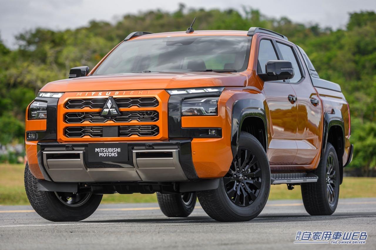 |三菱自動車、浦和レッズの伊藤選手に新型『トライトン』を贈呈